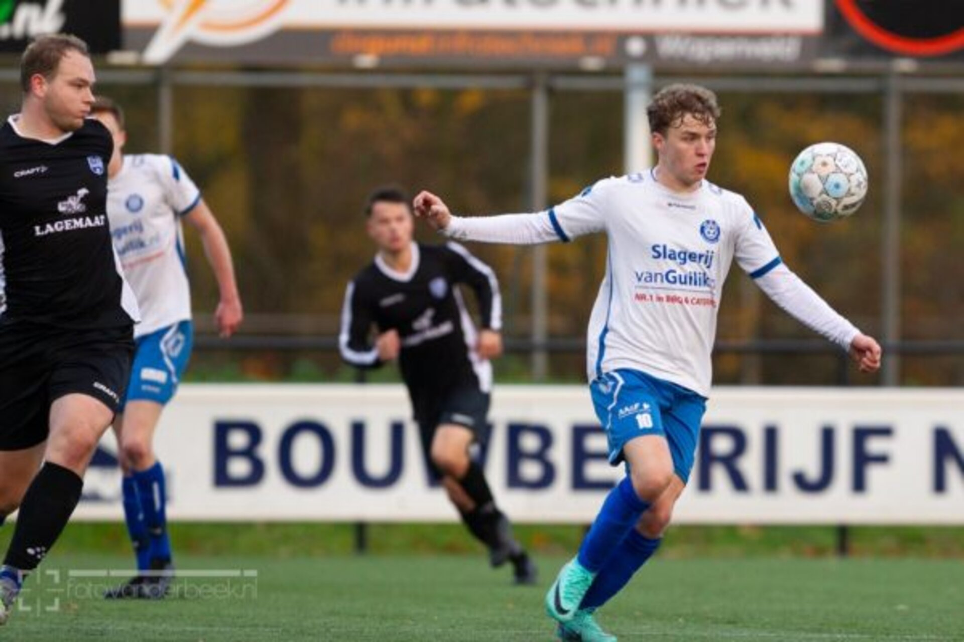 ST20231122-27737 voetbal WZC-SEH
Fotodatum: Zaterdag 25-november-2023
Plaats : Wapenveld
Adres : Zandbergen 4
Onderwerp : Amateurvoetbal, WZC - SEH
foto: Henri van der Beek