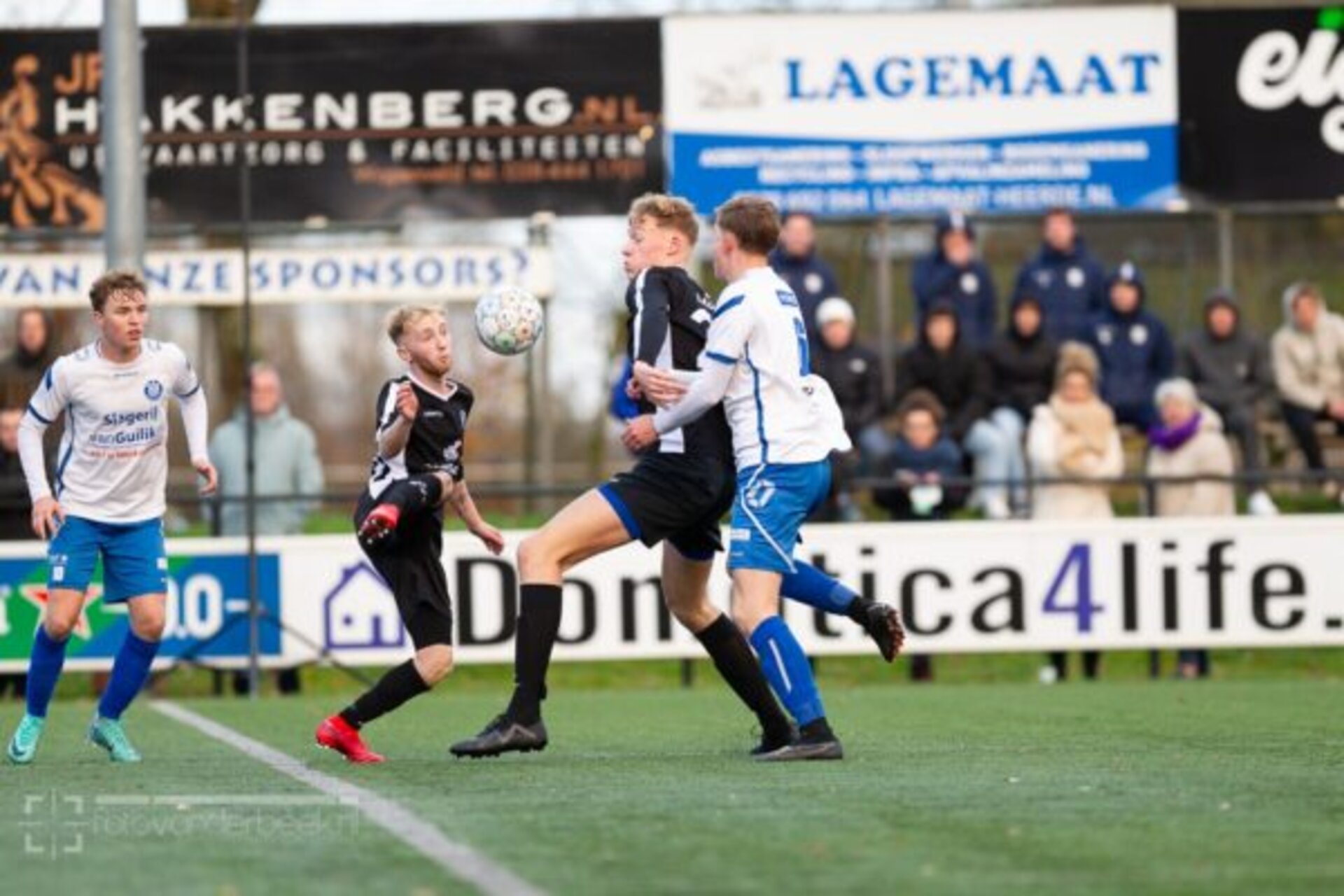 ST20231122-27737 voetbal WZC-SEH
Fotodatum: Zaterdag 25-november-2023
Plaats : Wapenveld
Adres : Zandbergen 4
Onderwerp : Amateurvoetbal, WZC - SEH
foto: Henri van der Beek
