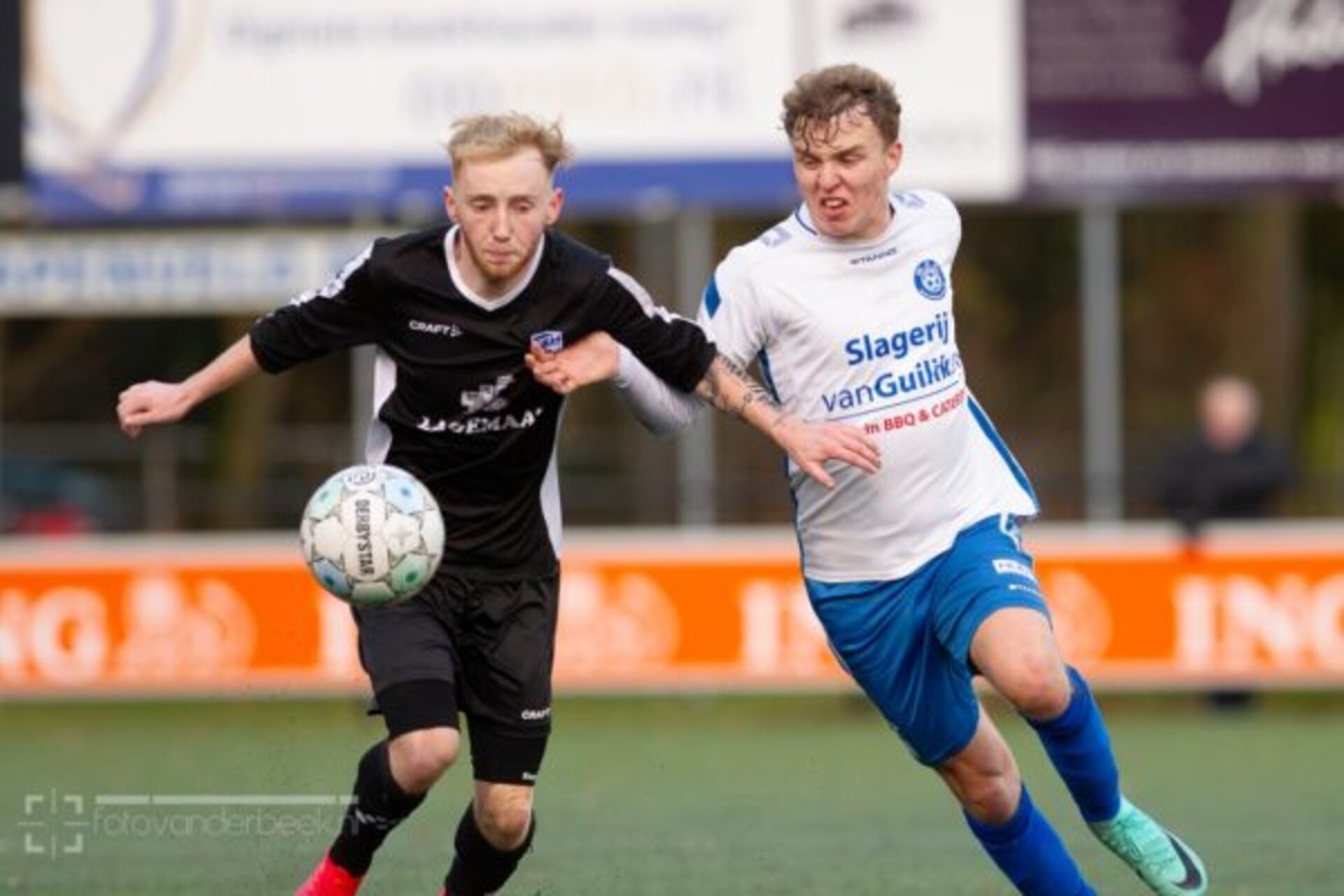 ST20231122-27737 voetbal WZC-SEH, Jochem Tellegen van SEH en Chris van Lith van WZC
Fotodatum: Zaterdag 25-november-2023
Plaats : Wapenveld
Adres : Zandbergen 4
Onderwerp : Amateurvoetbal, WZC - SEH
foto: Henri van der Beek