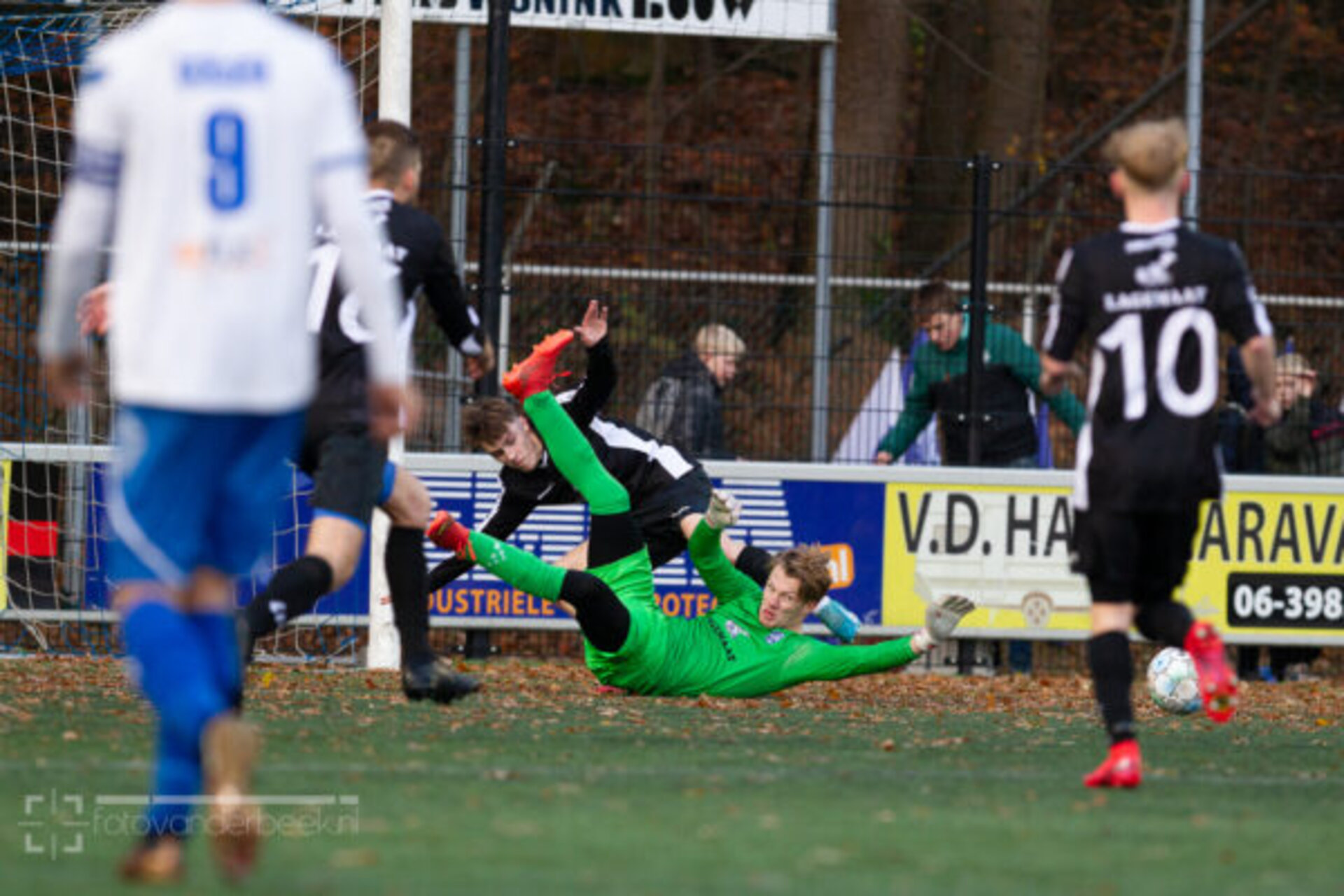 ST20231122-27737 voetbal WZC-SEH
Fotodatum: Zaterdag 25-november-2023
Plaats : Wapenveld
Adres : Zandbergen 4
Onderwerp : Amateurvoetbal, WZC - SEH
foto: Henri van der Beek