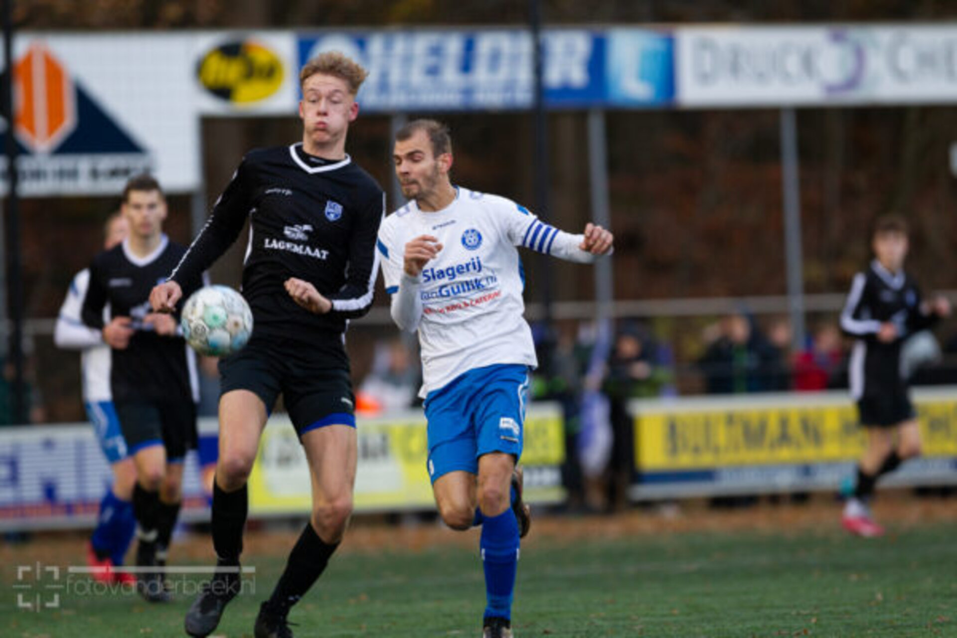ST20231122-27737 voetbal WZC-SEH
Fotodatum: Zaterdag 25-november-2023
Plaats : Wapenveld
Adres : Zandbergen 4
Onderwerp : Amateurvoetbal, WZC - SEH
foto: Henri van der Beek
