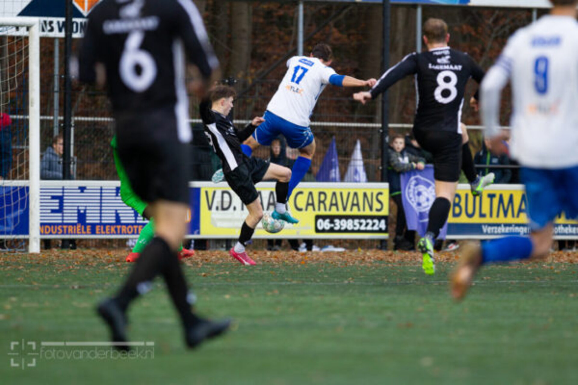 ST20231122-27737 voetbal WZC-SEH
Fotodatum: Zaterdag 25-november-2023
Plaats : Wapenveld
Adres : Zandbergen 4
Onderwerp : Amateurvoetbal, WZC - SEH
foto: Henri van der Beek