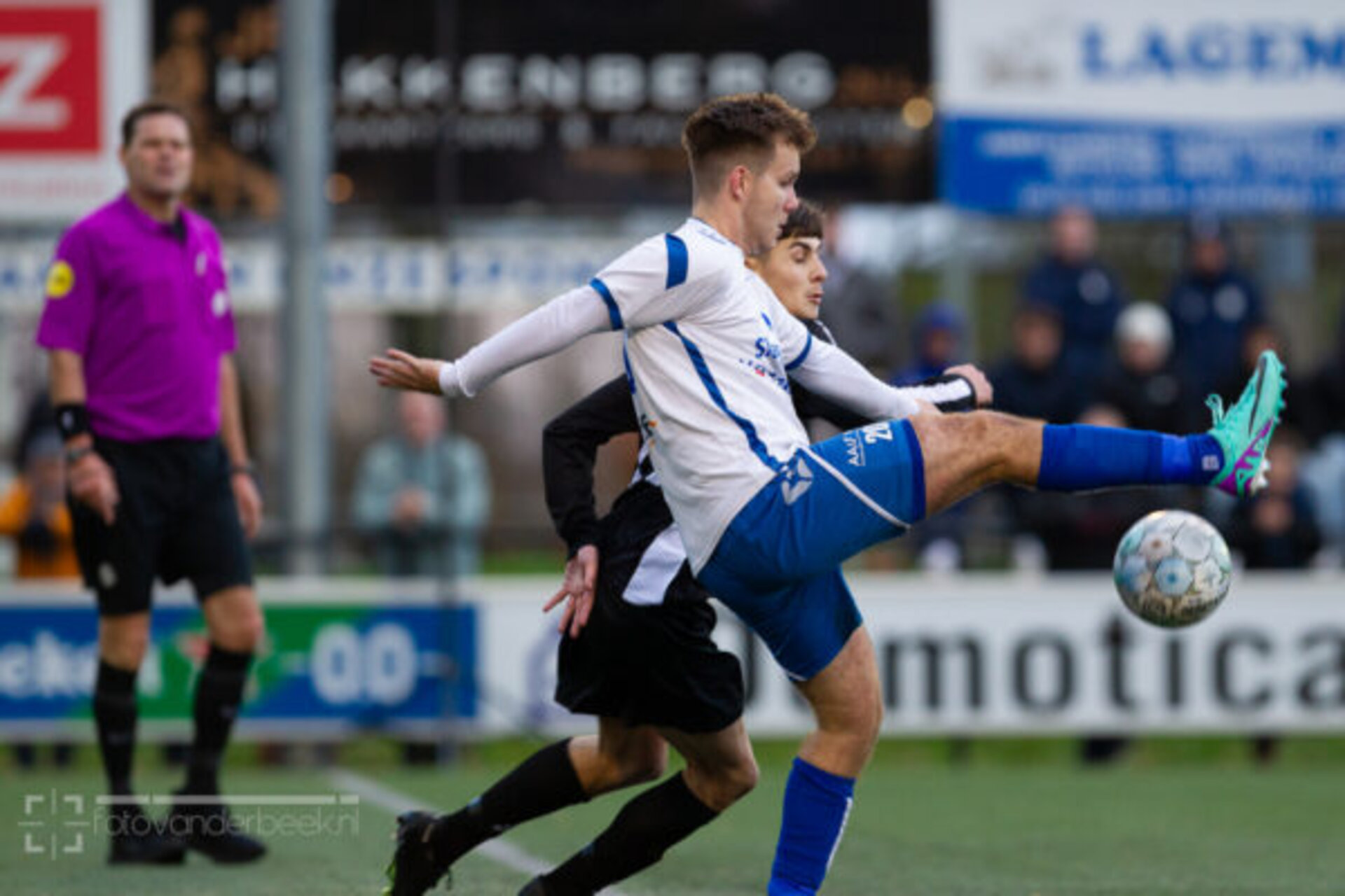 ST20231122-27737 voetbal WZC-SEH
Fotodatum: Zaterdag 25-november-2023
Plaats : Wapenveld
Adres : Zandbergen 4
Onderwerp : Amateurvoetbal, WZC - SEH
foto: Henri van der Beek