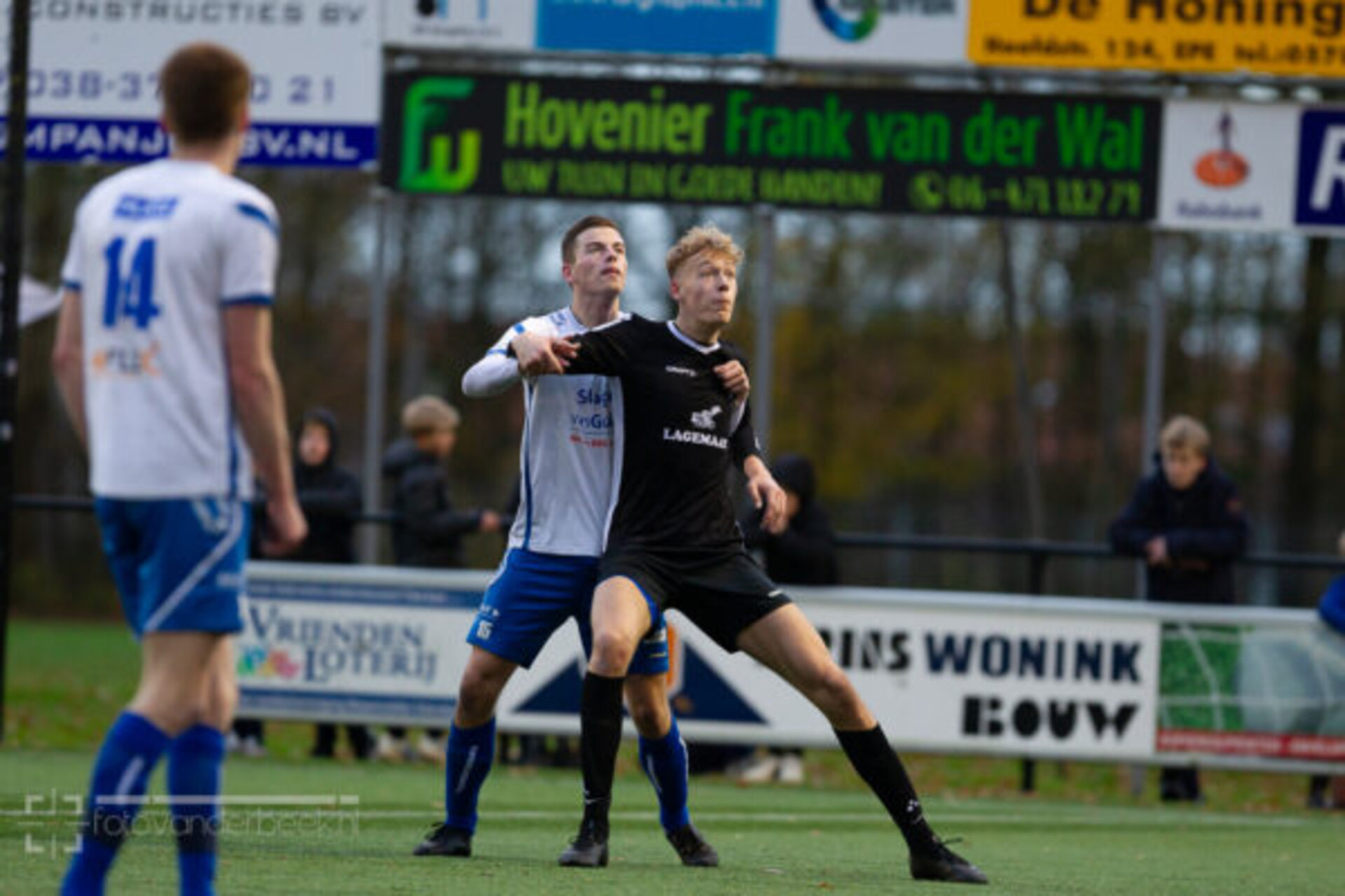ST20231122-27737 voetbal WZC-SEH
Fotodatum: Zaterdag 25-november-2023
Plaats : Wapenveld
Adres : Zandbergen 4
Onderwerp : Amateurvoetbal, WZC - SEH
foto: Henri van der Beek