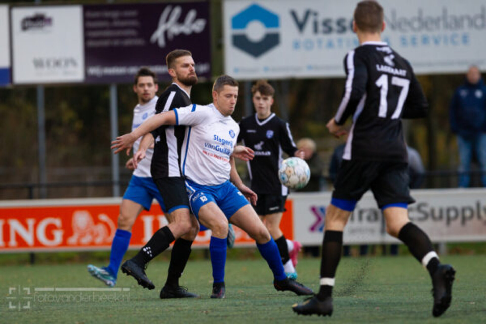 ST20231122-27737 voetbal WZC-SEH
Fotodatum: Zaterdag 25-november-2023
Plaats : Wapenveld
Adres : Zandbergen 4
Onderwerp : Amateurvoetbal, WZC - SEH
foto: Henri van der Beek