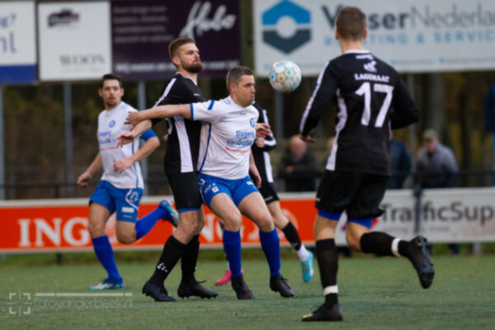 ST20231122-27737 voetbal WZC-SEH
Fotodatum: Zaterdag 25-november-2023
Plaats : Wapenveld
Adres : Zandbergen 4
Onderwerp : Amateurvoetbal, WZC - SEH
foto: Henri van der Beek