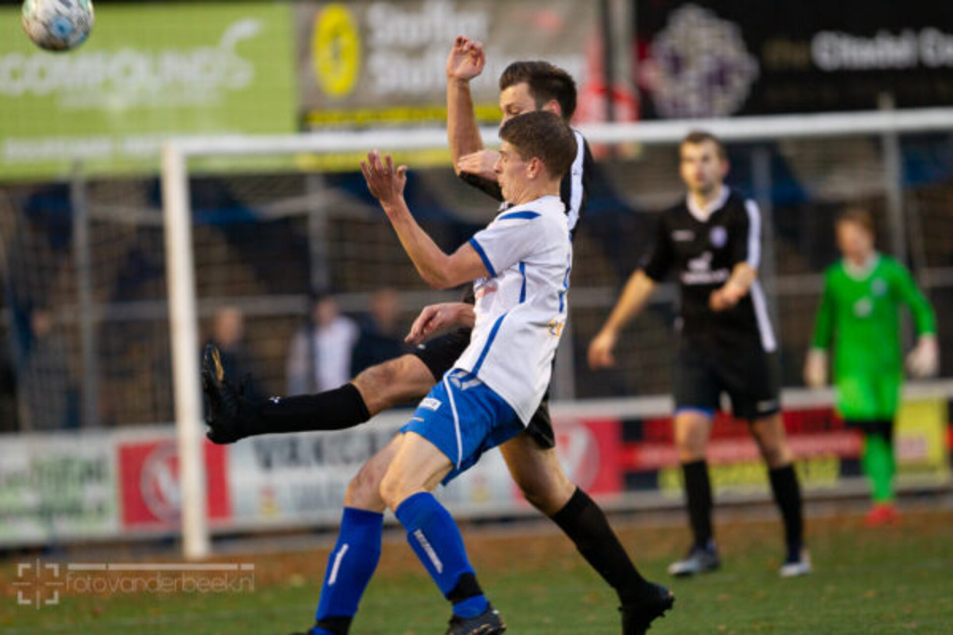 ST20231122-27737 voetbal WZC-SEH
Fotodatum: Zaterdag 25-november-2023
Plaats : Wapenveld
Adres : Zandbergen 4
Onderwerp : Amateurvoetbal, WZC - SEH
foto: Henri van der Beek