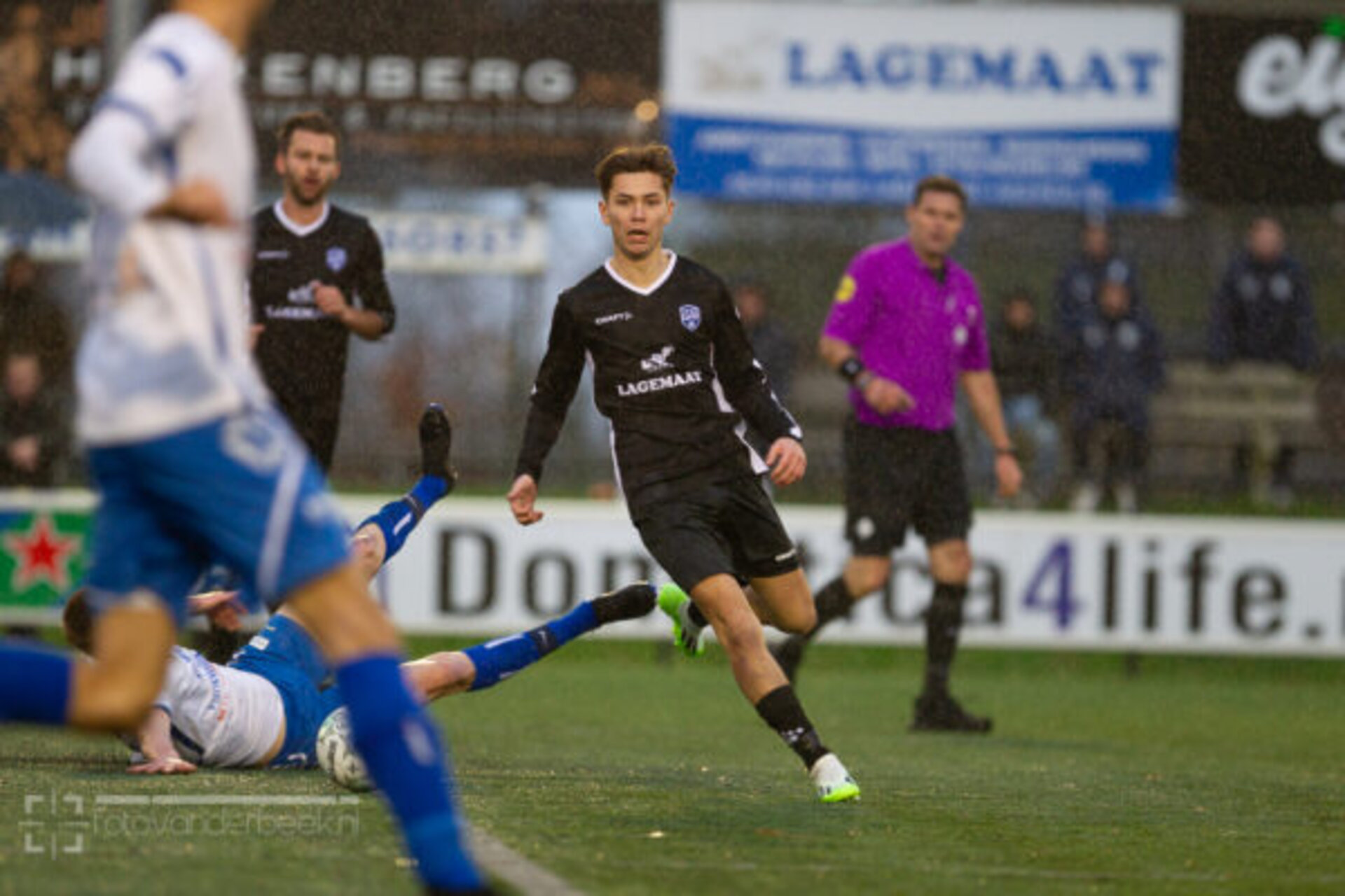 ST20231122-27737 voetbal WZC-SEH
Fotodatum: Zaterdag 25-november-2023
Plaats : Wapenveld
Adres : Zandbergen 4
Onderwerp : Amateurvoetbal, WZC - SEH
foto: Henri van der Beek
