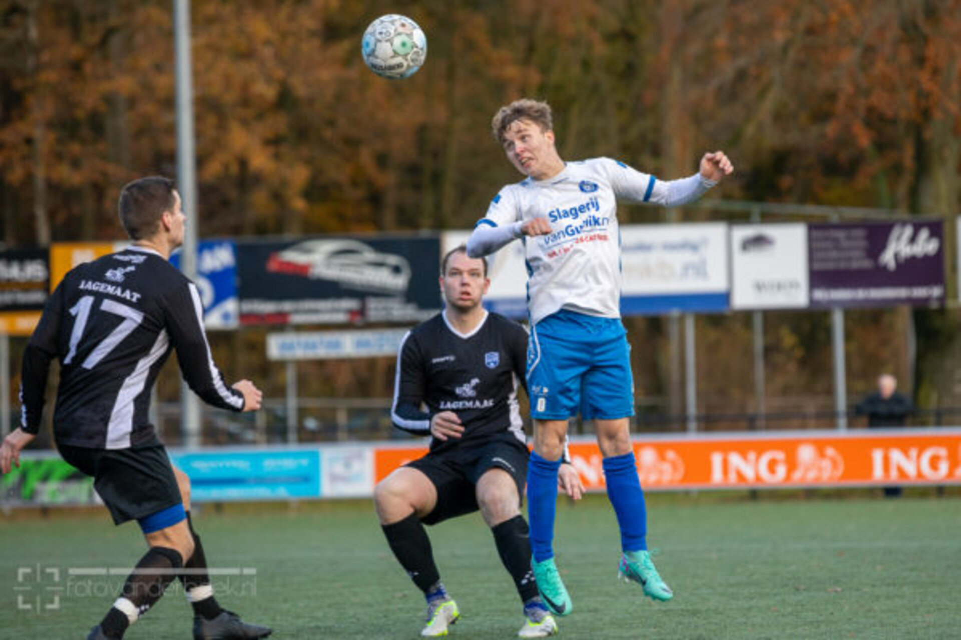 ST20231122-27737 voetbal WZC-SEH
Fotodatum: Zaterdag 25-november-2023
Plaats : Wapenveld
Adres : Zandbergen 4
Onderwerp : Amateurvoetbal, WZC - SEH
foto: Henri van der Beek