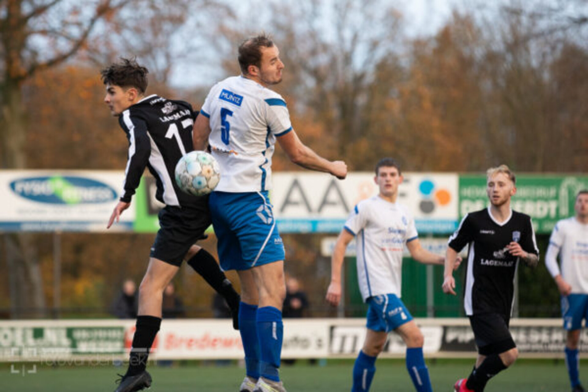 ST20231122-27737 voetbal WZC-SEH
Fotodatum: Zaterdag 25-november-2023
Plaats : Wapenveld
Adres : Zandbergen 4
Onderwerp : Amateurvoetbal, WZC - SEH
foto: Henri van der Beek