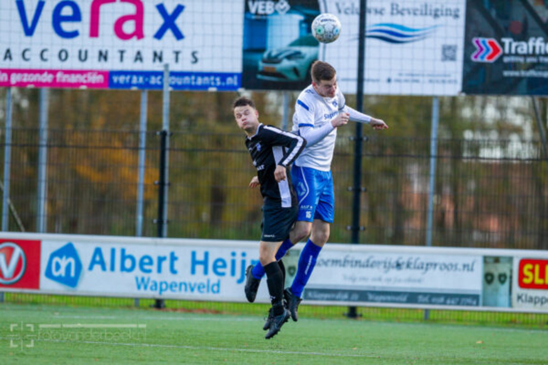 ST20231122-27737 voetbal WZC-SEH
Fotodatum: Zaterdag 25-november-2023
Plaats : Wapenveld
Adres : Zandbergen 4
Onderwerp : Amateurvoetbal, WZC - SEH
foto: Henri van der Beek