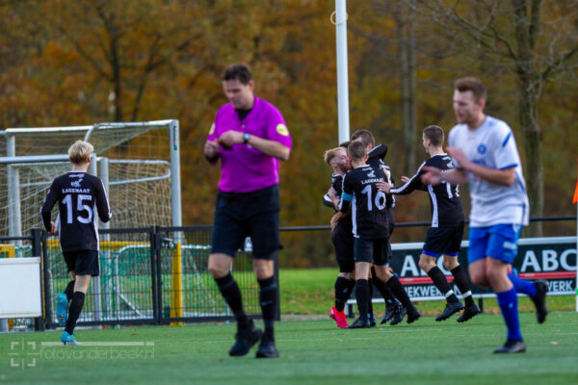 ST20231122-27737 voetbal WZC-SEH
Fotodatum: Zaterdag 25-november-2023
Plaats : Wapenveld
Adres : Zandbergen 4
Onderwerp : Amateurvoetbal, WZC - SEH
foto: Henri van der Beek