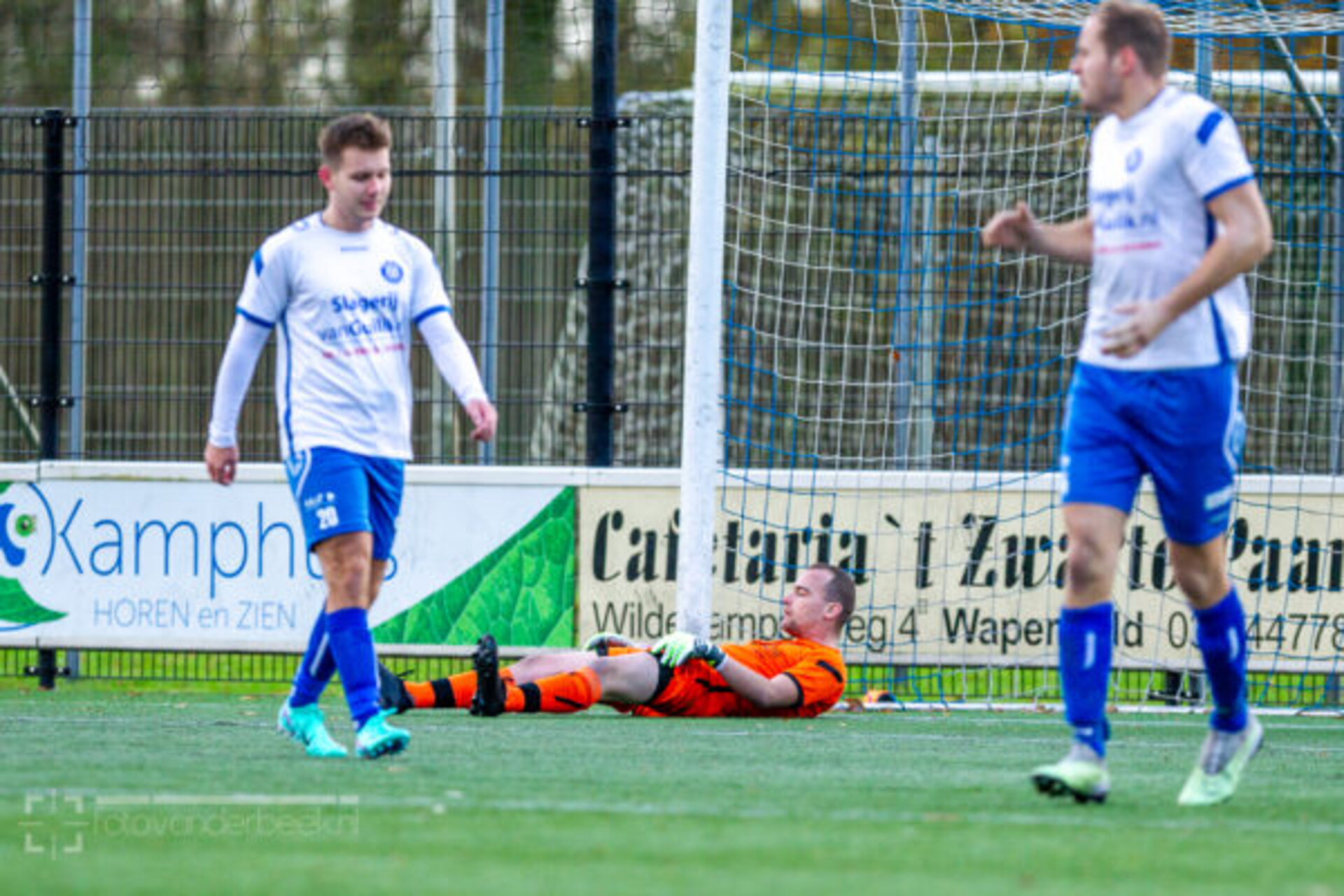 ST20231122-27737 voetbal WZC-SEH
Fotodatum: Zaterdag 25-november-2023
Plaats : Wapenveld
Adres : Zandbergen 4
Onderwerp : Amateurvoetbal, WZC - SEH
foto: Henri van der Beek