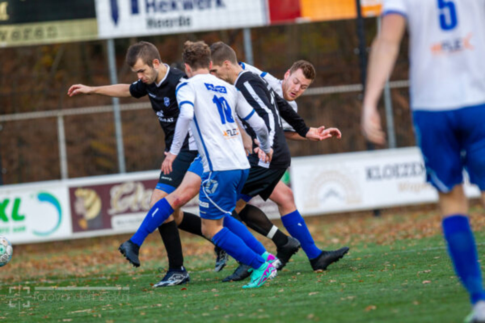 ST20231122-27737 voetbal WZC-SEH
Fotodatum: Zaterdag 25-november-2023
Plaats : Wapenveld
Adres : Zandbergen 4
Onderwerp : Amateurvoetbal, WZC - SEH
foto: Henri van der Beek