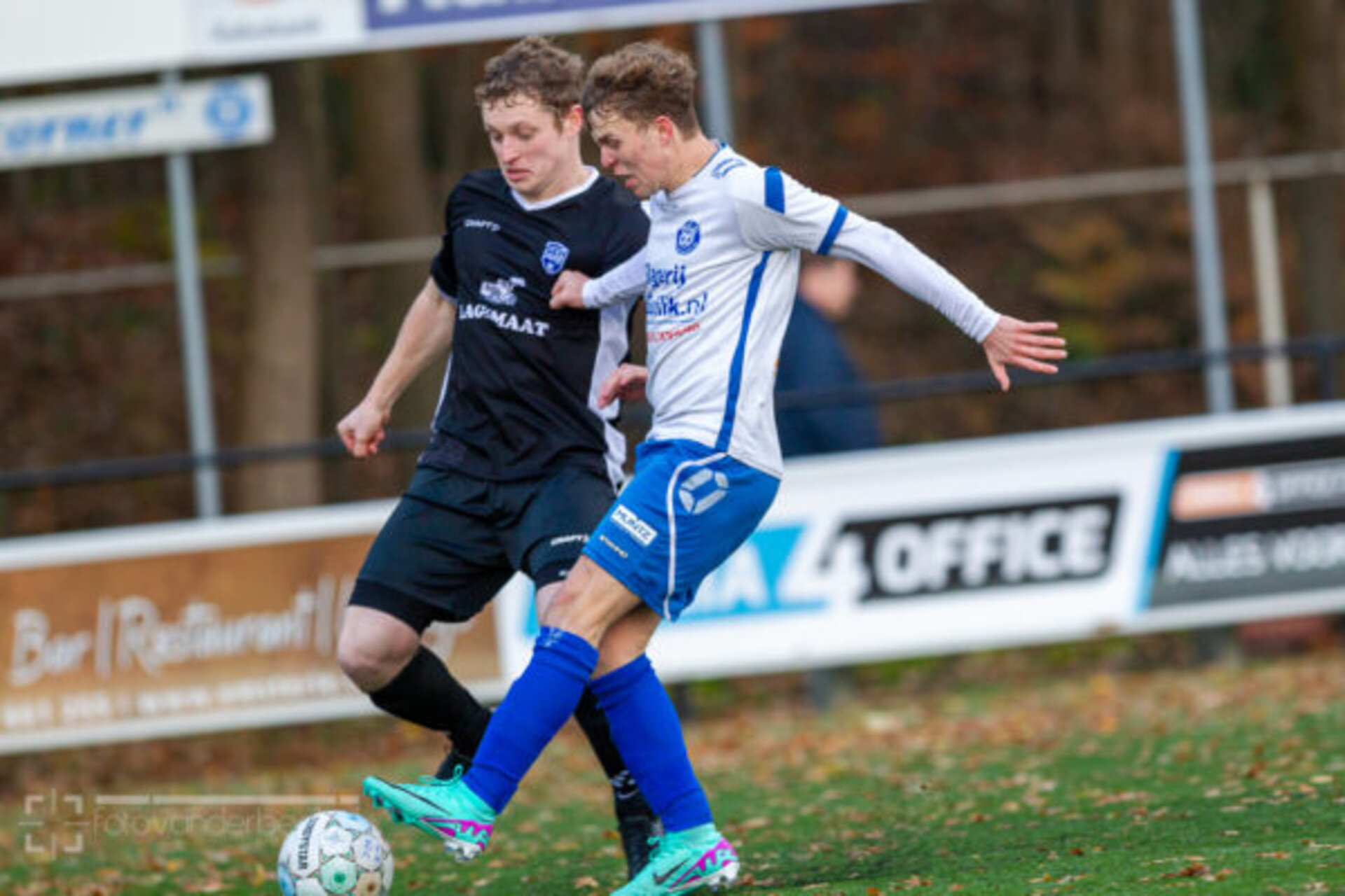 ST20231122-27737 voetbal WZC-SEH
Fotodatum: Zaterdag 25-november-2023
Plaats : Wapenveld
Adres : Zandbergen 4
Onderwerp : Amateurvoetbal, WZC - SEH
foto: Henri van der Beek