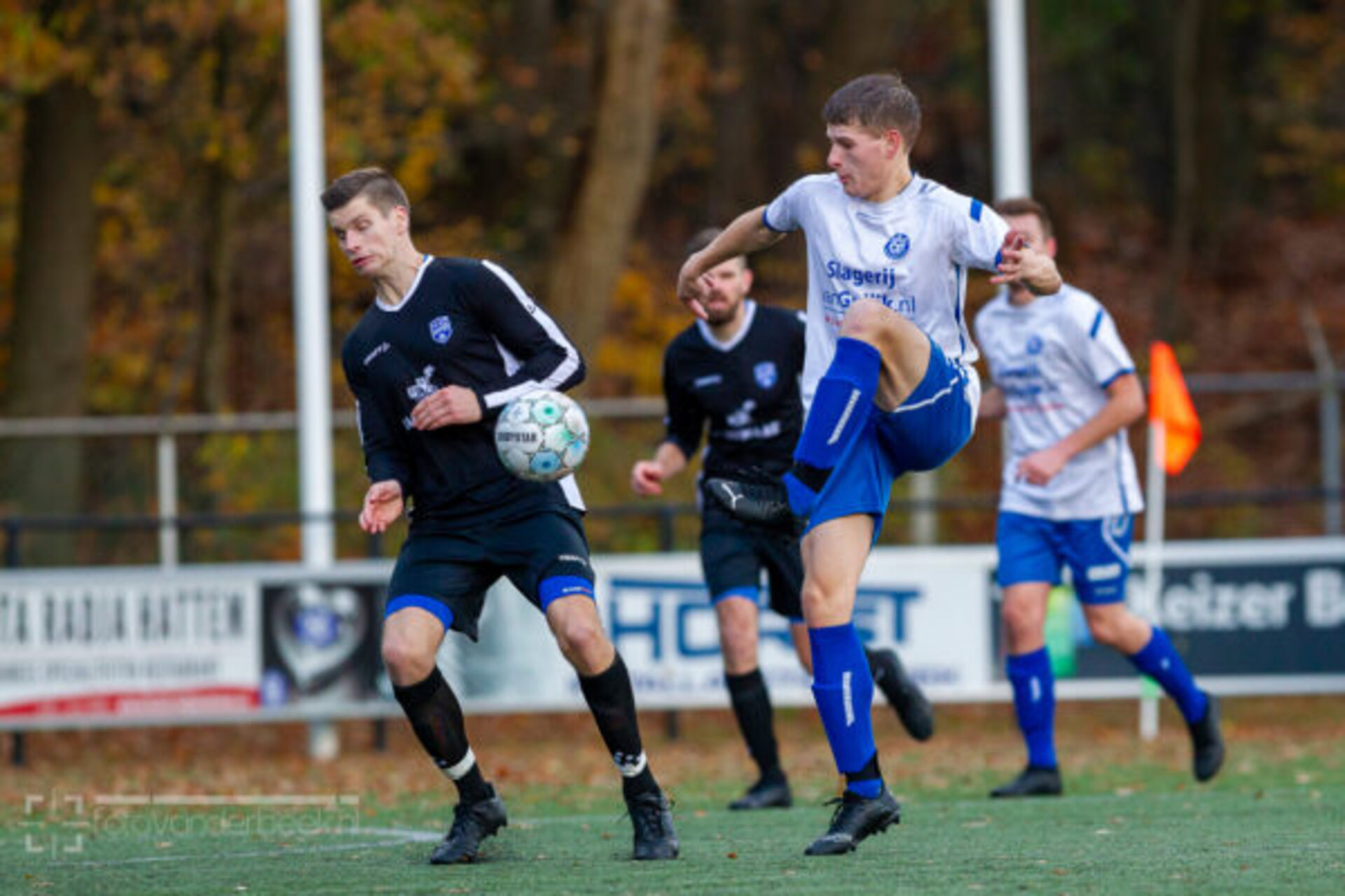 ST20231122-27737 voetbal WZC-SEH
Fotodatum: Zaterdag 25-november-2023
Plaats : Wapenveld
Adres : Zandbergen 4
Onderwerp : Amateurvoetbal, WZC - SEH
foto: Henri van der Beek
