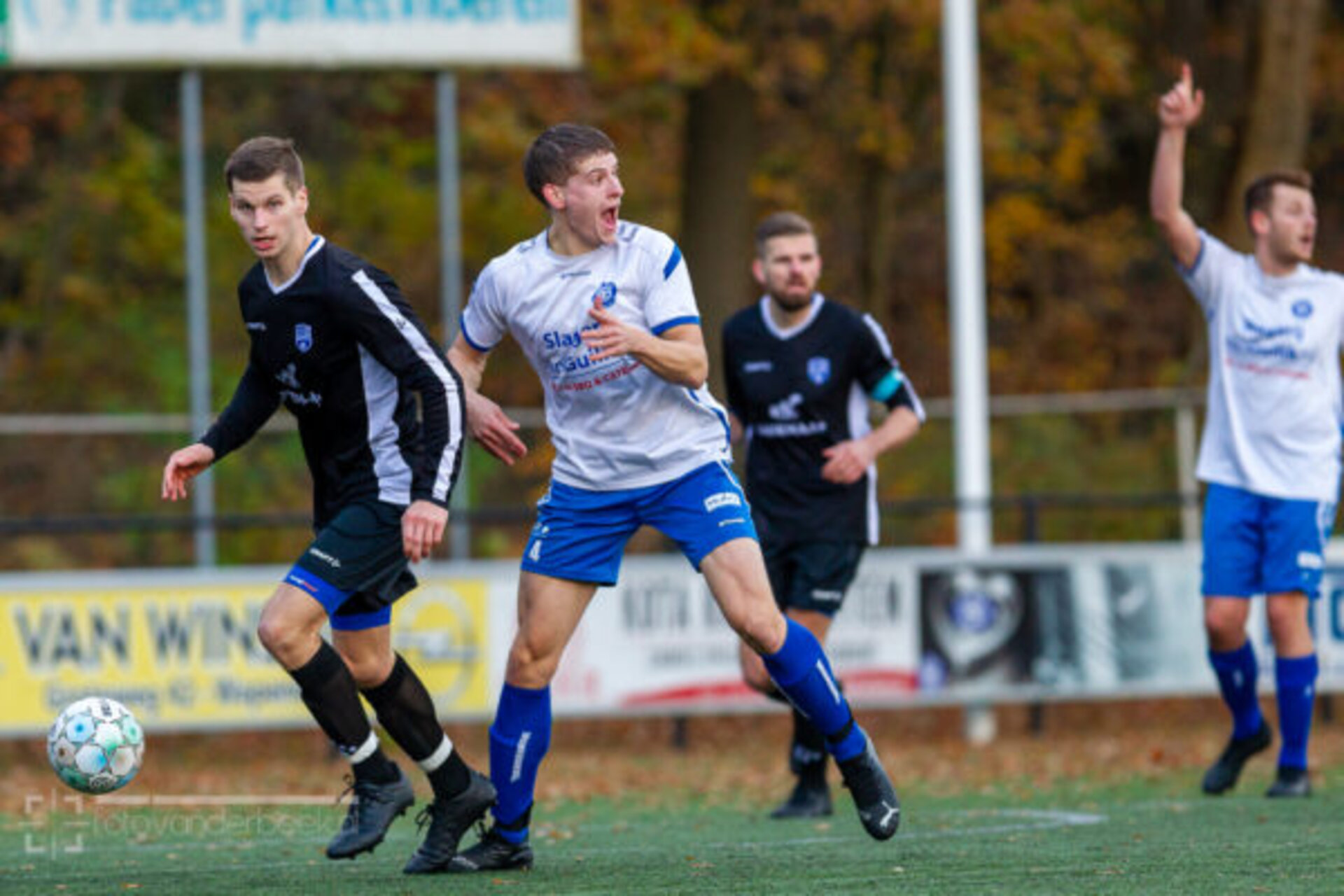 ST20231122-27737 voetbal WZC-SEH
Fotodatum: Zaterdag 25-november-2023
Plaats : Wapenveld
Adres : Zandbergen 4
Onderwerp : Amateurvoetbal, WZC - SEH
foto: Henri van der Beek