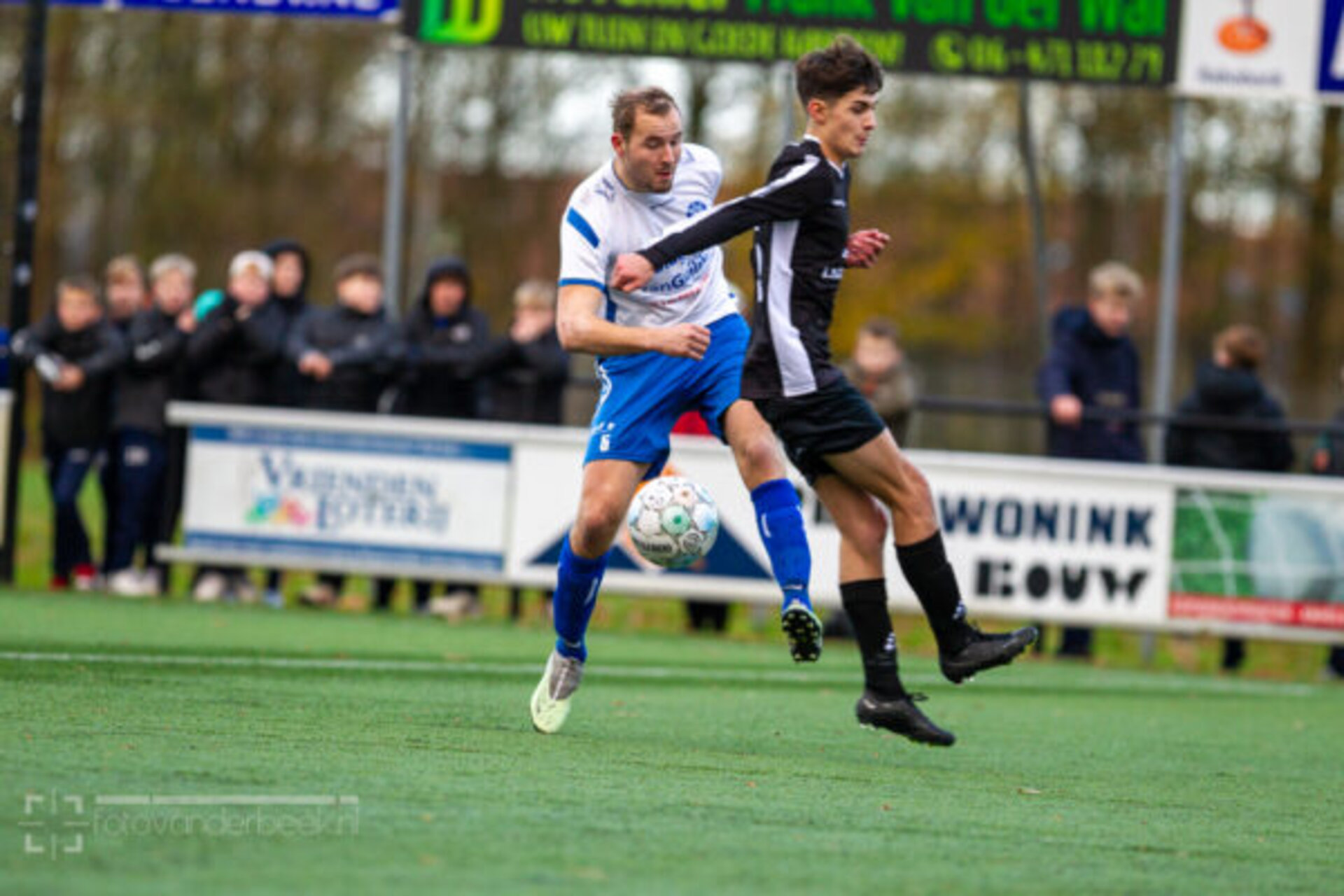 ST20231122-27737 voetbal WZC-SEH
Fotodatum: Zaterdag 25-november-2023
Plaats : Wapenveld
Adres : Zandbergen 4
Onderwerp : Amateurvoetbal, WZC - SEH
foto: Henri van der Beek