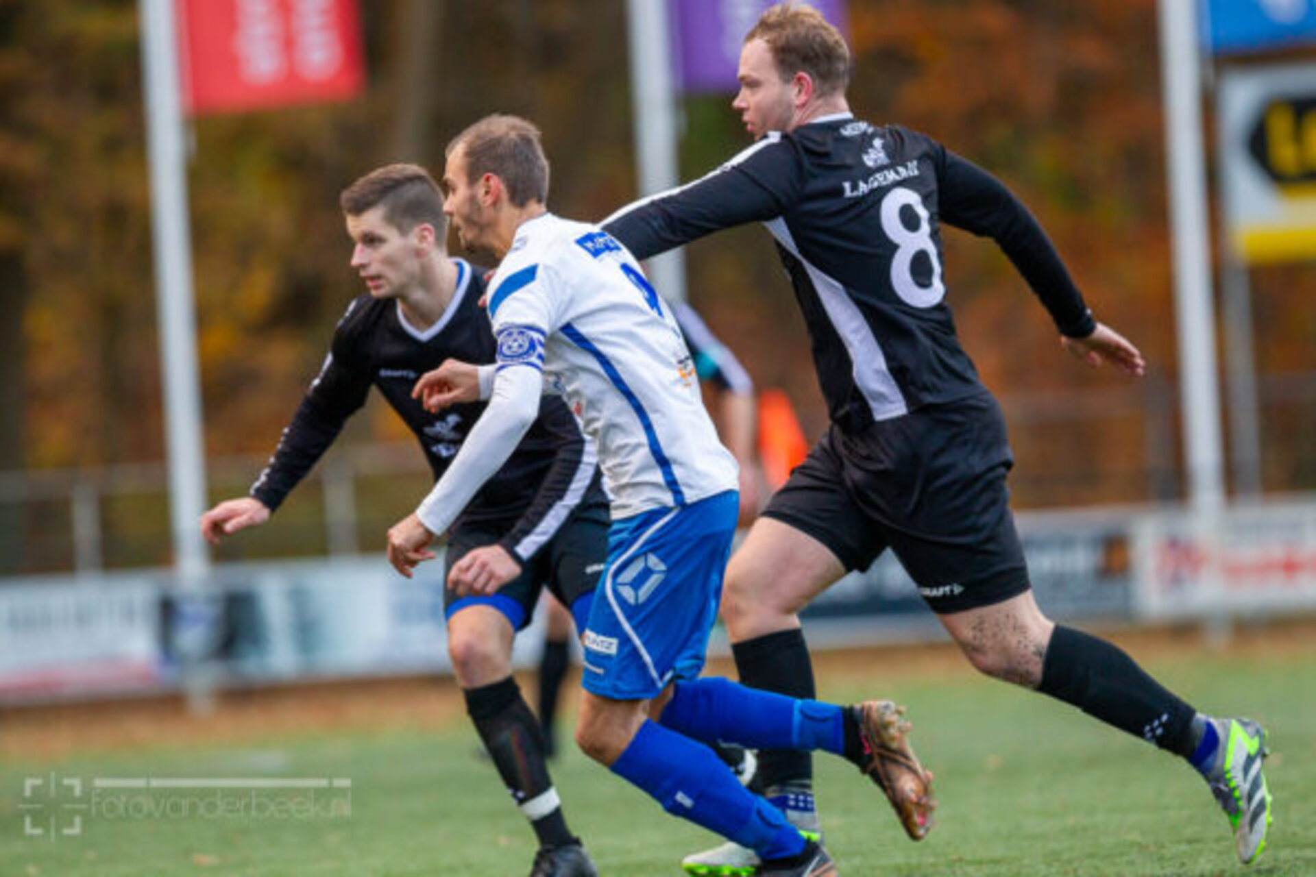 ST20231122-27737 voetbal WZC-SEH
Fotodatum: Zaterdag 25-november-2023
Plaats : Wapenveld
Adres : Zandbergen 4
Onderwerp : Amateurvoetbal, WZC - SEH
foto: Henri van der Beek
