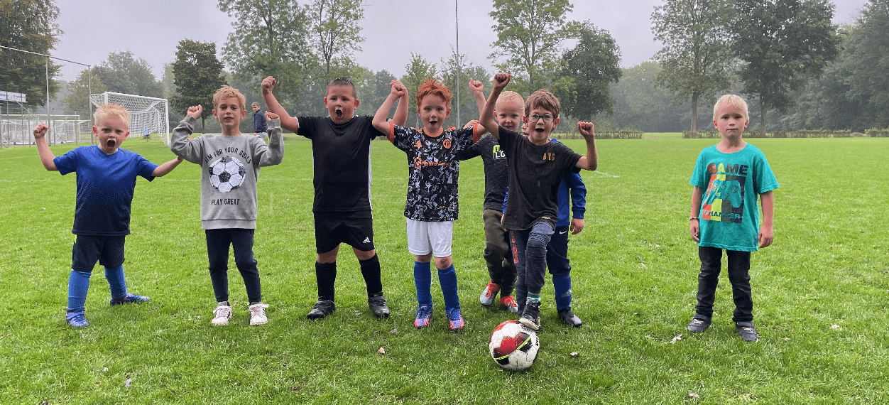 De 1e selectie van WZC traint de Minipups