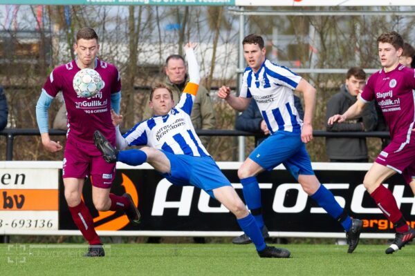 ST20240313-29911 Voetbal Vevo-WZCvlnr Daan van de Beld, Roald van Bessen
Fotodatum: Zaterdag 16-maart-2024
Plaats : Veessen
Adres : Veesser Enkweg 39
Onderwerp : Amateurvoetbal, VEVO - WZC
foto: Henri van der Beek