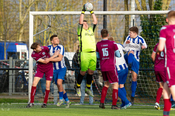 ST20240313-29911 Voetbal Vevo-WZC
Fotodatum: Zaterdag 16-maart-2024
Plaats : Veessen
Adres : Veesser Enkweg 39
Onderwerp : Amateurvoetbal, VEVO - WZC
foto: Henri van der Beek